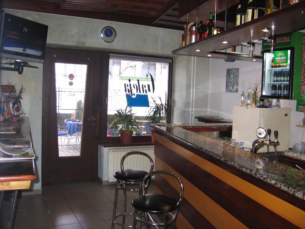 Guest House Roze Ilirska Bistrica Bagian luar foto
