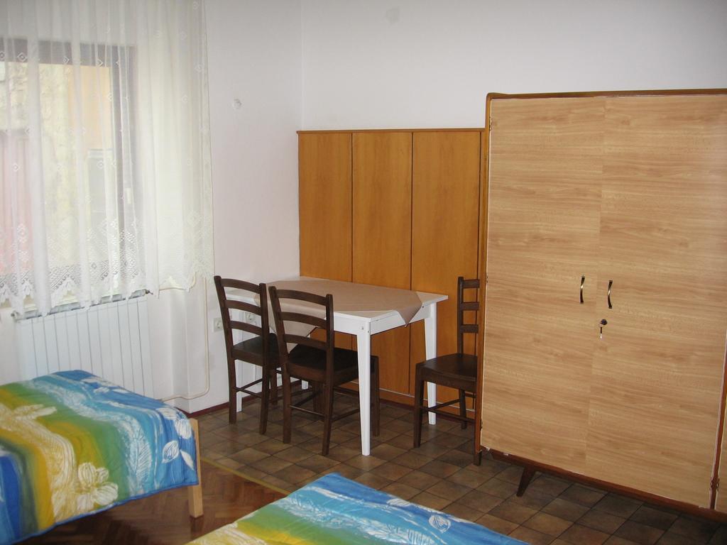 Guest House Roze Ilirska Bistrica Bagian luar foto